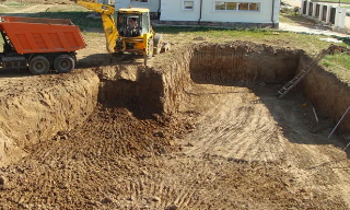 Рытье котлованов под фундамент в Костроме – цена от 2576 руб. за м3 | 2Землекопа-Кст